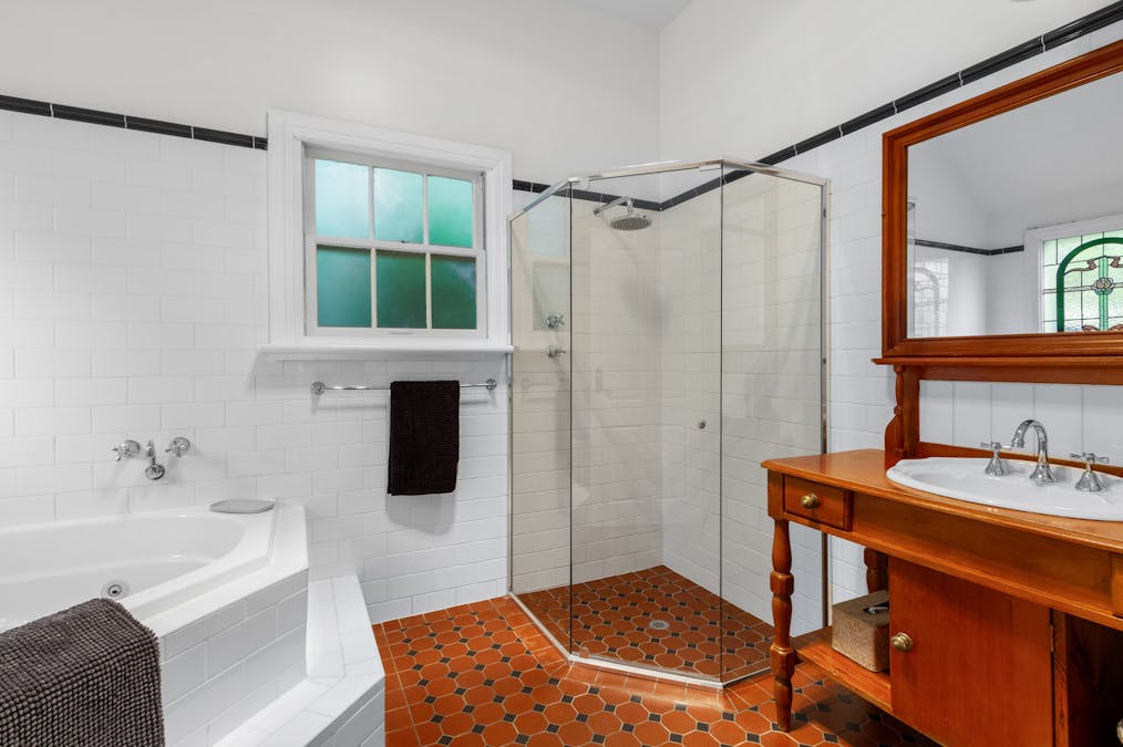 18 Victoria Road, Clare, SA, 5453 - Image 24