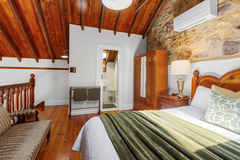 18 Victoria Road, Clare, SA, 5453 - Image 20