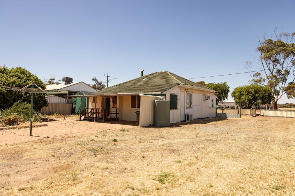 26 Longhurst Street, Narembeen, WA, 6369 - Image 17