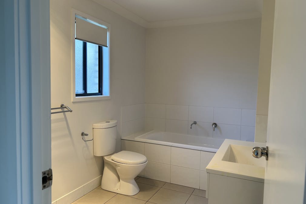 7 Cradle Drive, New Auckland, QLD, 4680 - Image 4