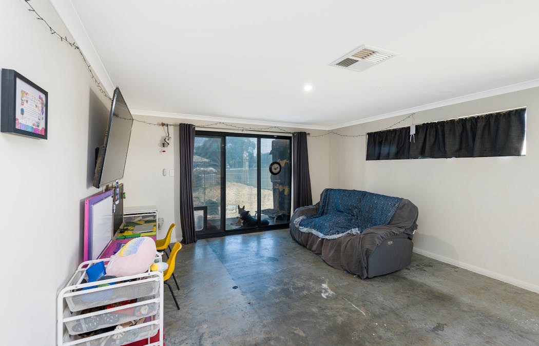 146 Chidlow Street East , Northam, WA, 6401 - Image 12