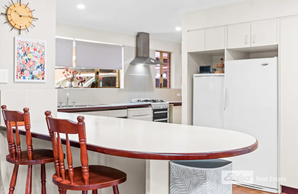 7 Grove Street West , Little Grove, WA, 6330 - Image 7