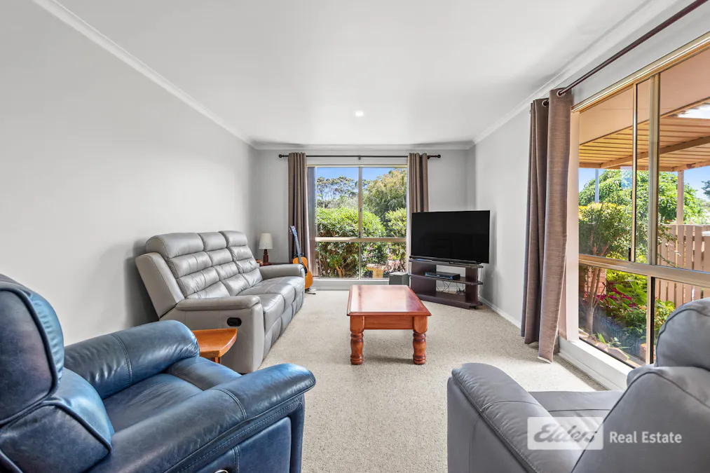 7 Grove Street West , Little Grove, WA, 6330 - Image 10