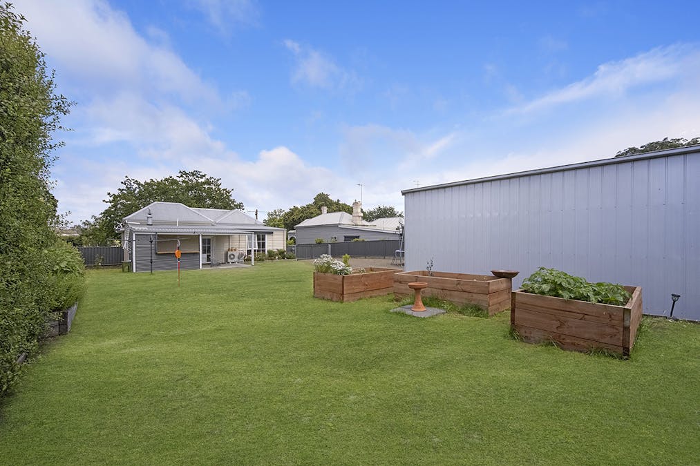 24 Burns Street, Hamilton, VIC, 3300 - Image 13