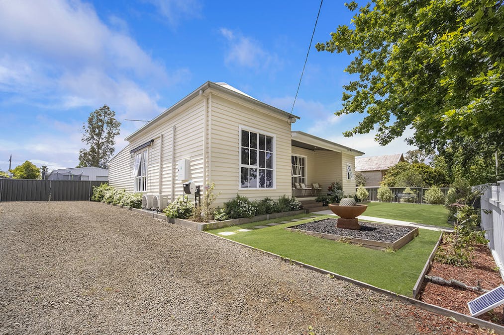 24 Burns Street, Hamilton, VIC, 3300 - Image 14