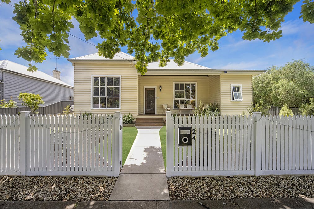 24 Burns Street, Hamilton, VIC, 3300 - Image 1