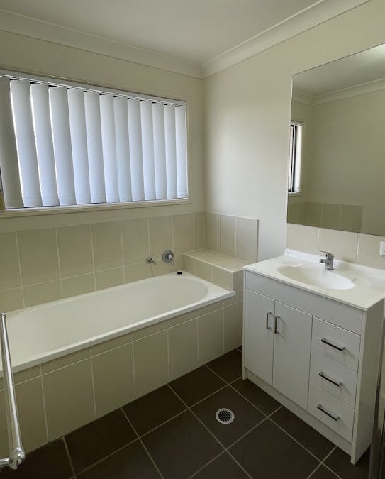 51 Gosden Drive, Dalby, QLD, 4405 - Image 10