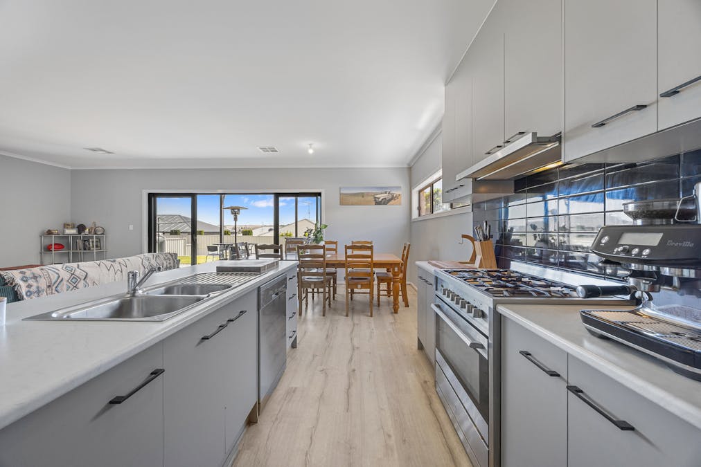 9 Murray Avenue, Woodlane, SA, 5254 - Image 6