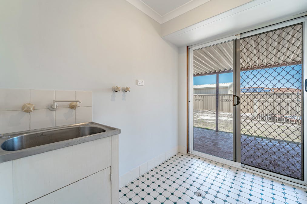 75 Flowerwood Way, Huntingdale, WA, 6110 - Image 21