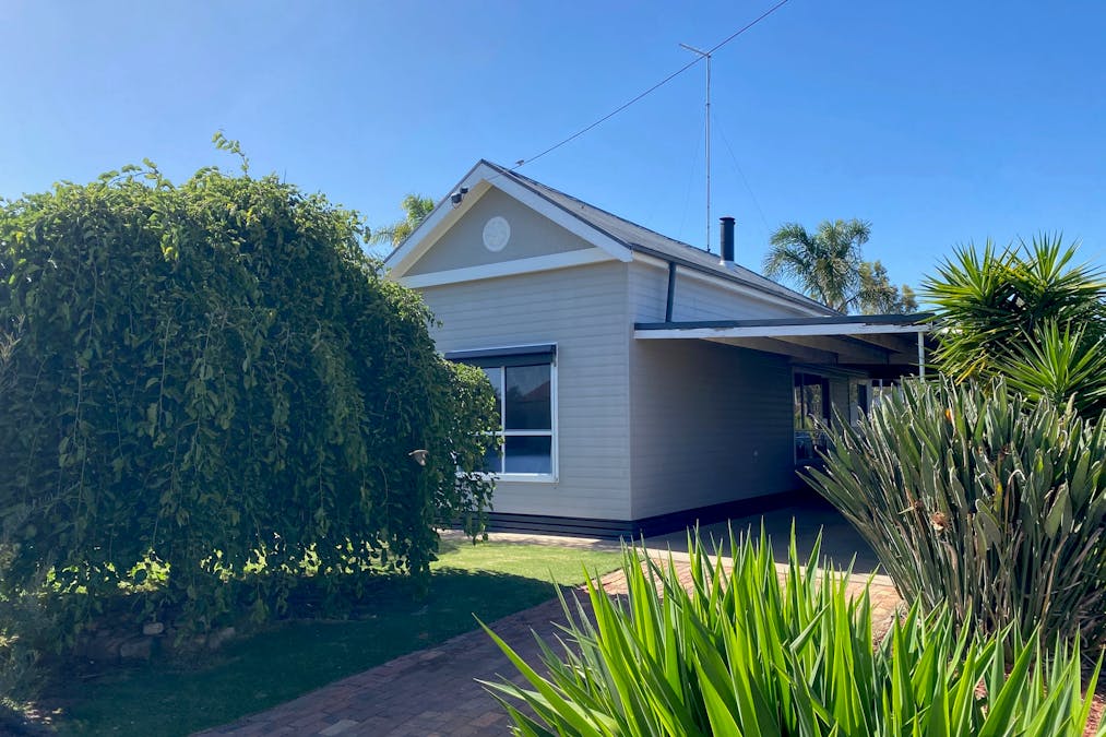 13 Wood Street, Warracknabeal, VIC, 3393 - Image 2