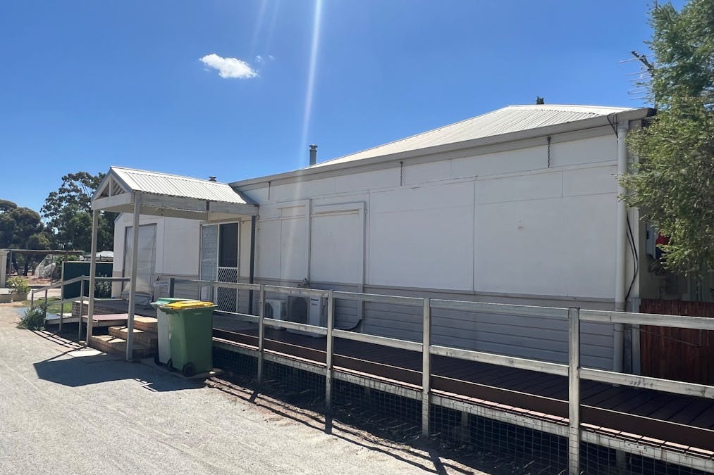 40 Railway Avenue, Merredin, WA, 6415 - Image 2
