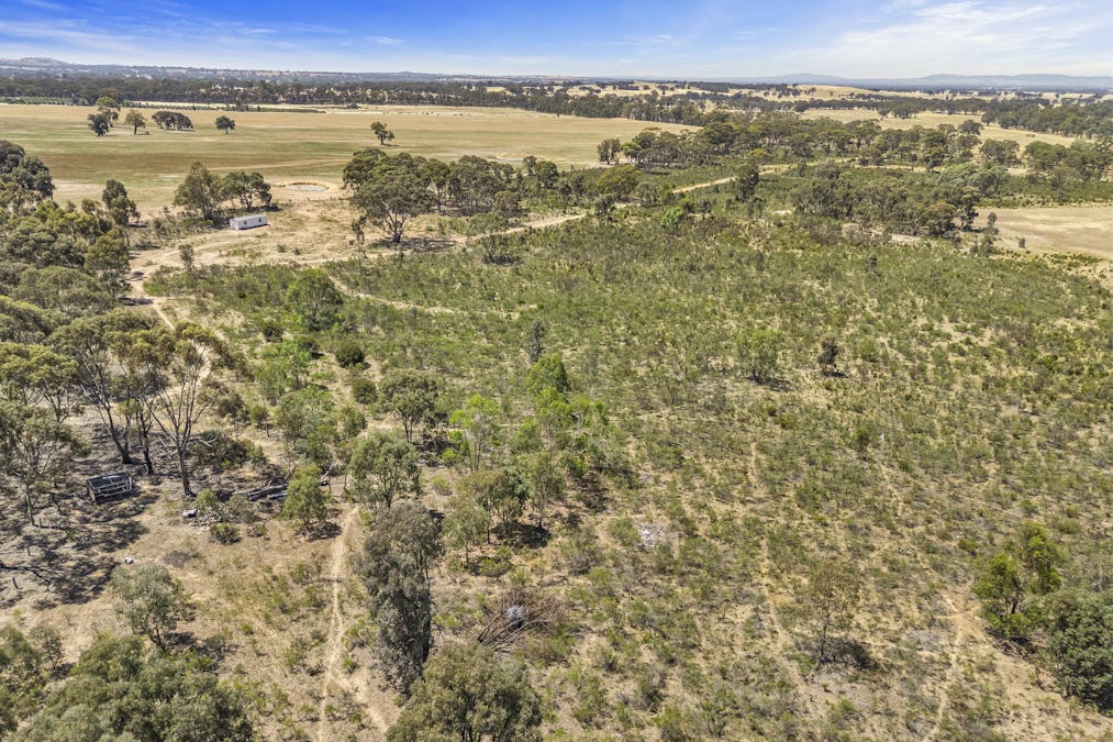 Level CA 26/Moyreisk Road, Redbank, VIC, 3477 - Image 11