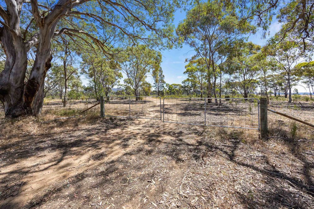 Level CA 26/Moyreisk Road, Redbank, VIC, 3477 - Image 5