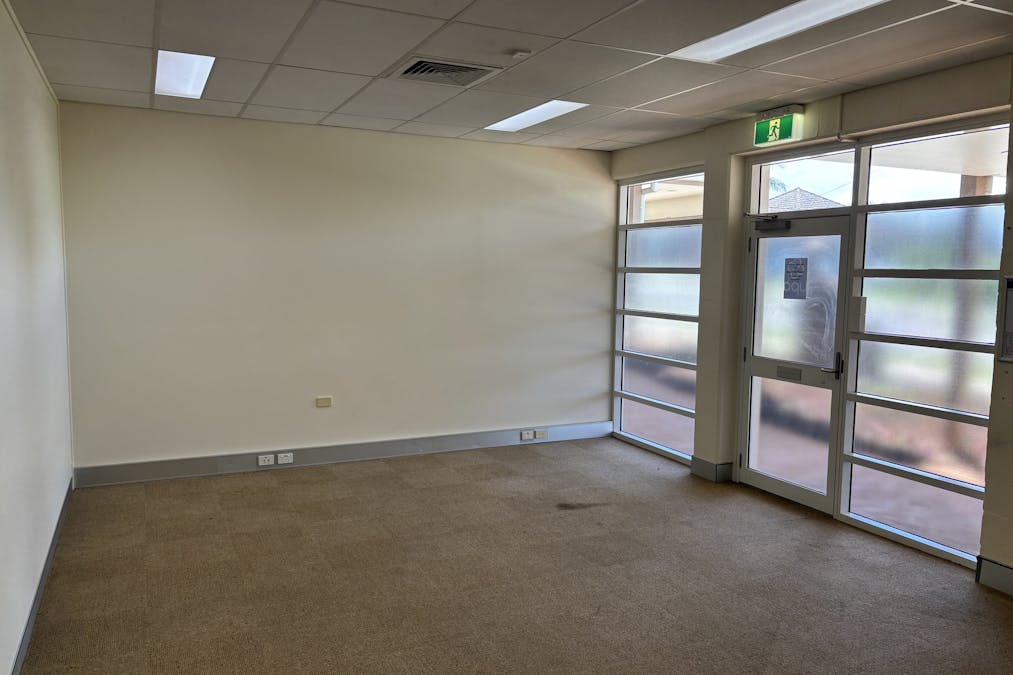 Address upon request - Image 3