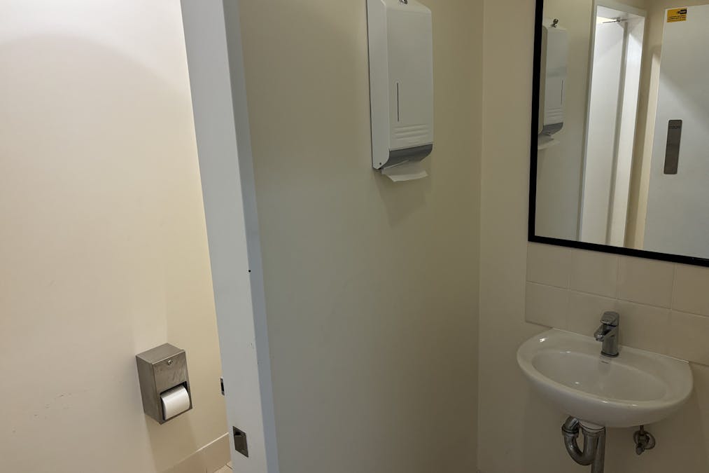 Address upon request - Image 9