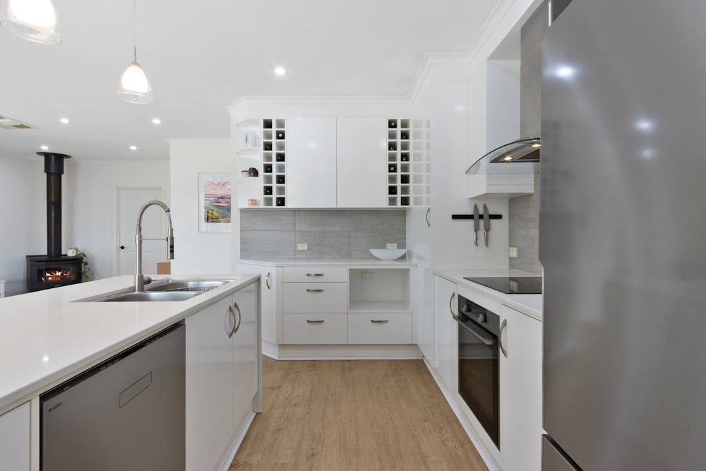 66 Neagles Rock Road, Clare, SA, 5453 - Image 5