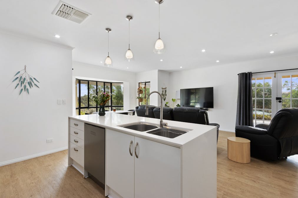 66 Neagles Rock Road, Clare, SA, 5453 - Image 7