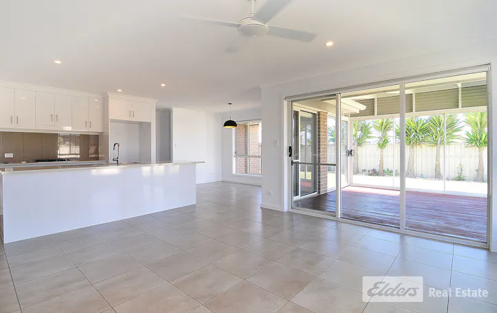 18 Alexander Tolmer Way, Robe, SA, 5276 - Image 1