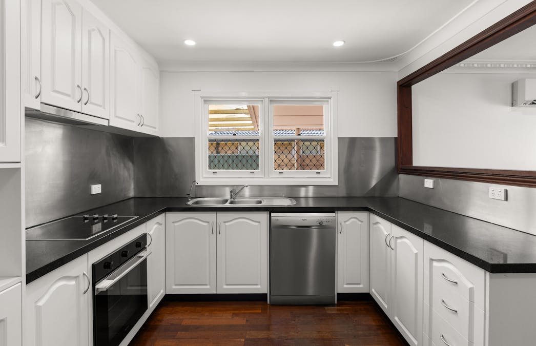 8 Sungrove Avenue, East Bunbury, WA, 6230 - Image 2