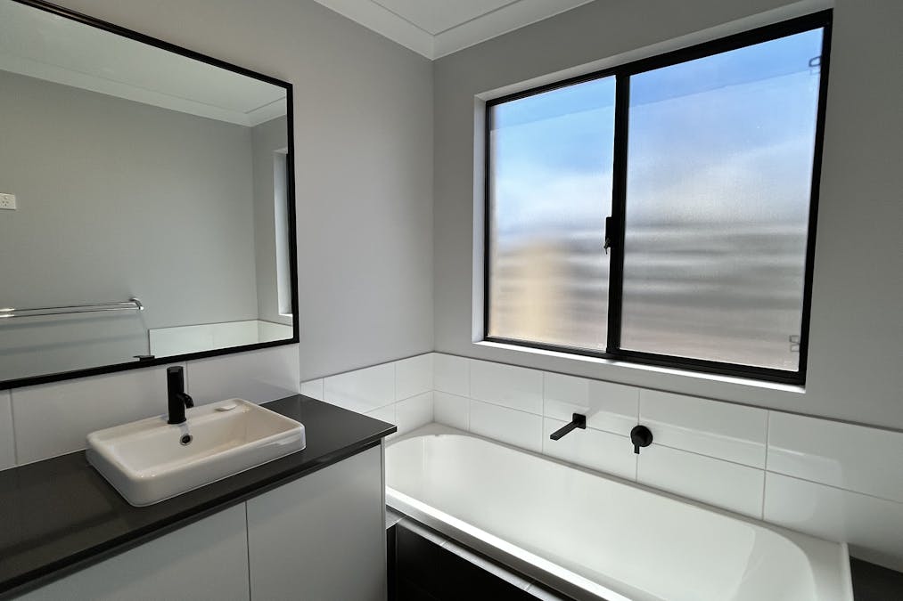 25 Canter Circuit, South Bunbury, WA, 6230 - Image 13