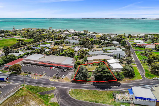 11 Main Road — photo from Elders Real Estate Robe