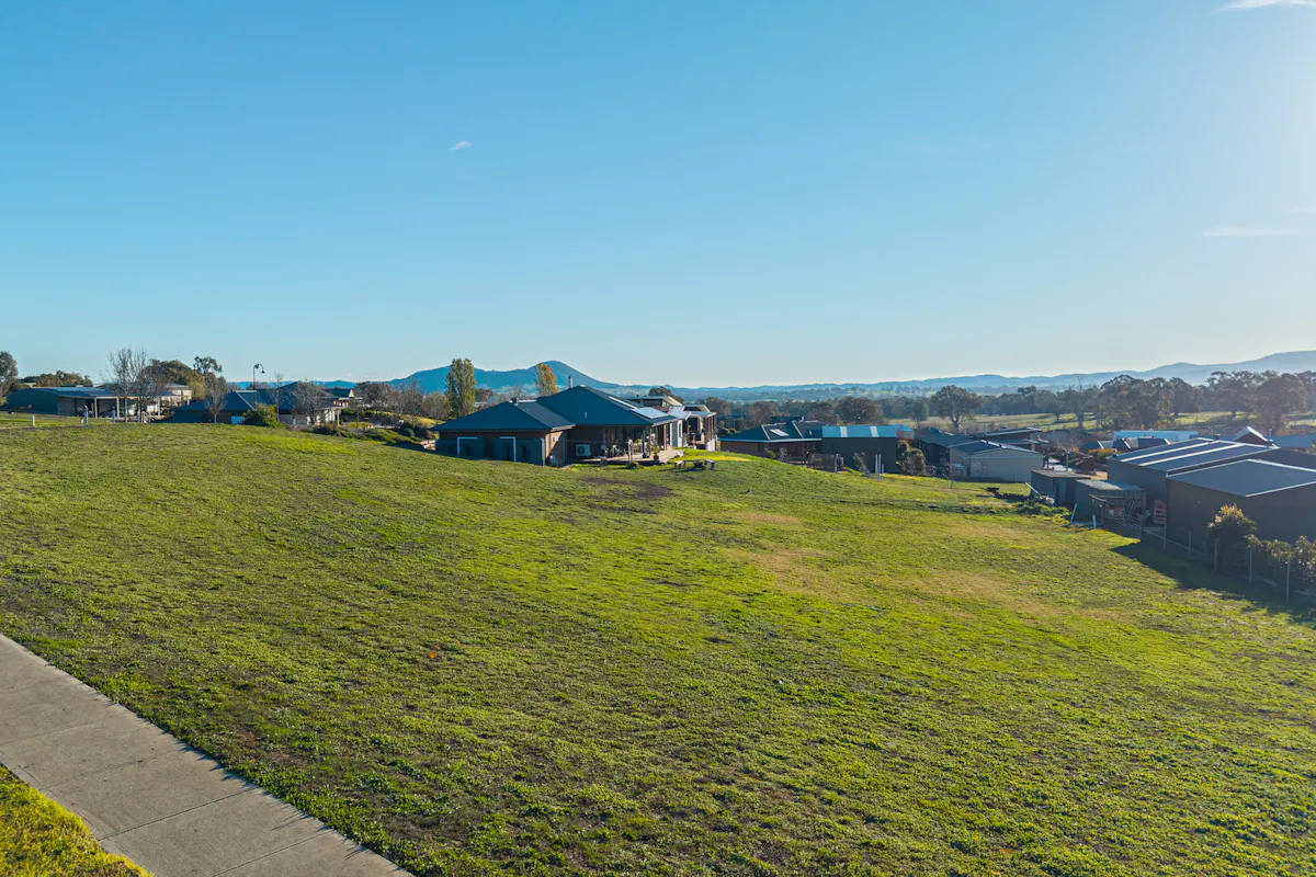 21 Lomandra Way — photo 11 of 16