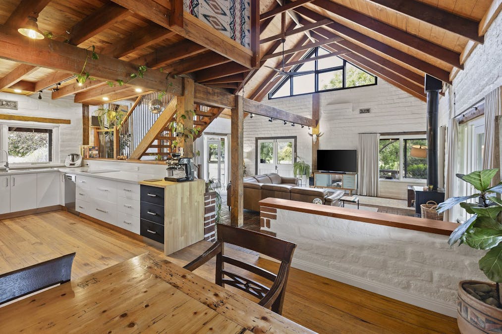 14 Campagnolos Road, Mansfield, VIC, 3722 - Image 1