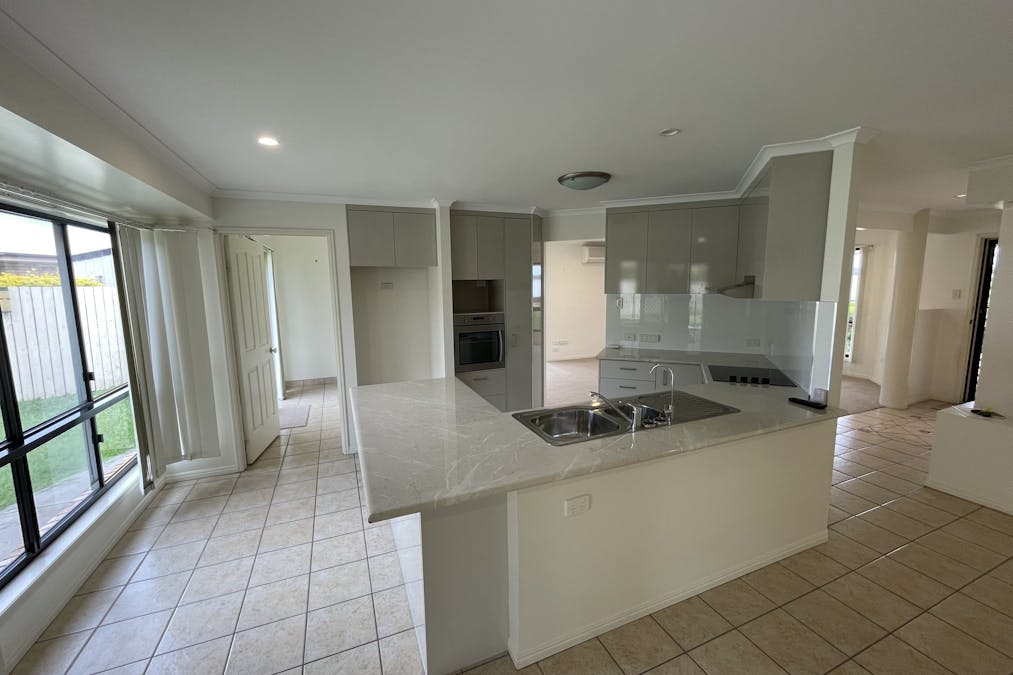 4 Kensington Place, Kin Kora, QLD, 4680 - Image 3