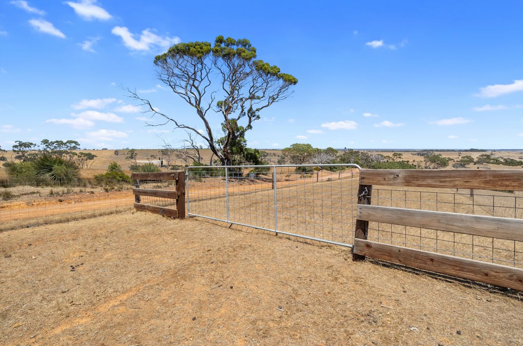 518 Range Road, Stokes Bay, SA, 5223 - Image 2