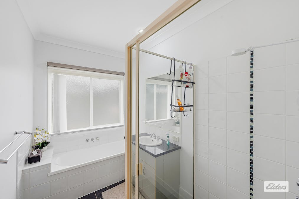 24 Viewpoint Way, New Auckland, QLD, 4680 - Image 15