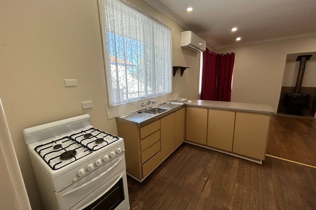 73 Endersbee Street, Merredin, WA, 6415 - Image 2