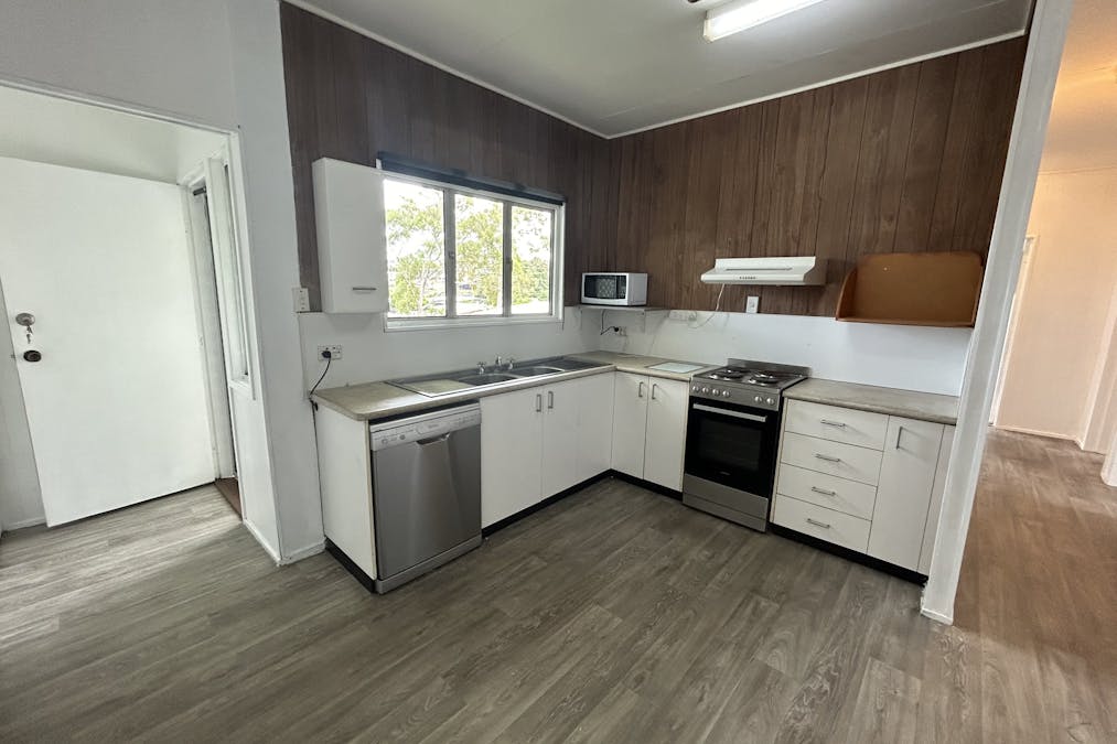 22 Luscombe Street, New Auckland, QLD, 4680 - Image 4