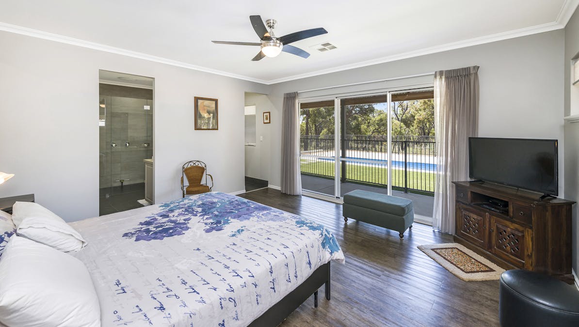 131 Chardonnay Drive, Lower Chittering, WA, 6084 - Image 11