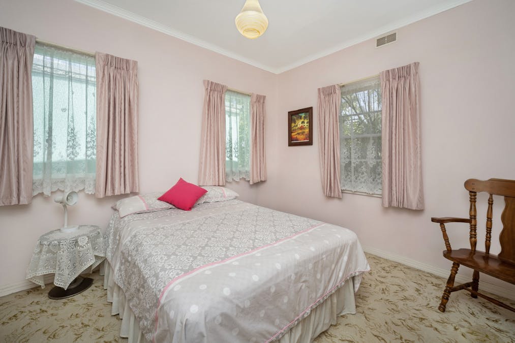 12 Goldsmith Street, Hamilton, VIC, 3300 - Image 6