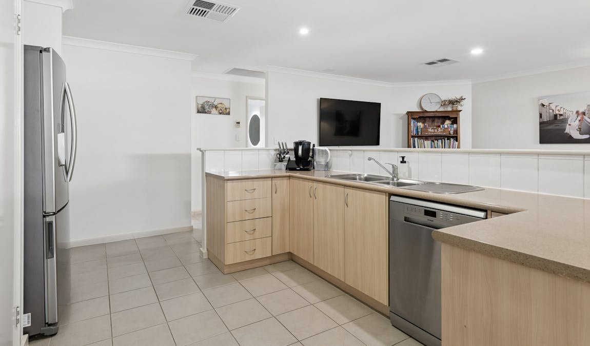 37 Pamplona Boulevard, Port Kennedy, WA, 6172 - Image 2