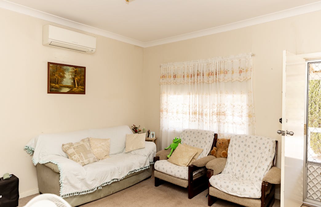 8 Dampier Street, Bruce Rock, WA, 6418 - Image 3