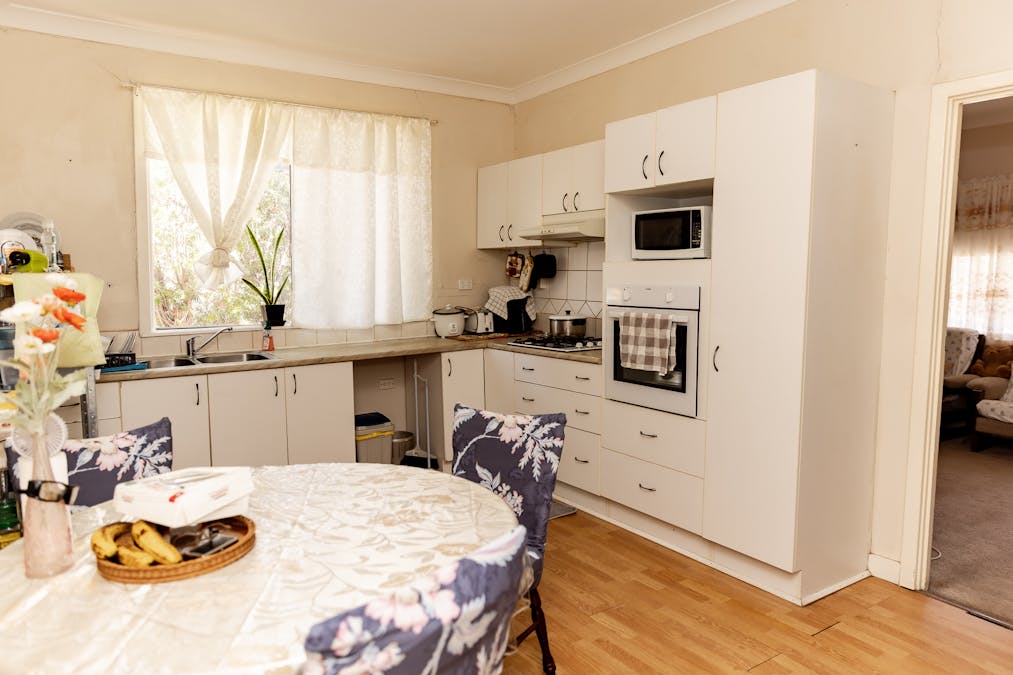 8 Dampier Street, Bruce Rock, WA, 6418 - Image 2