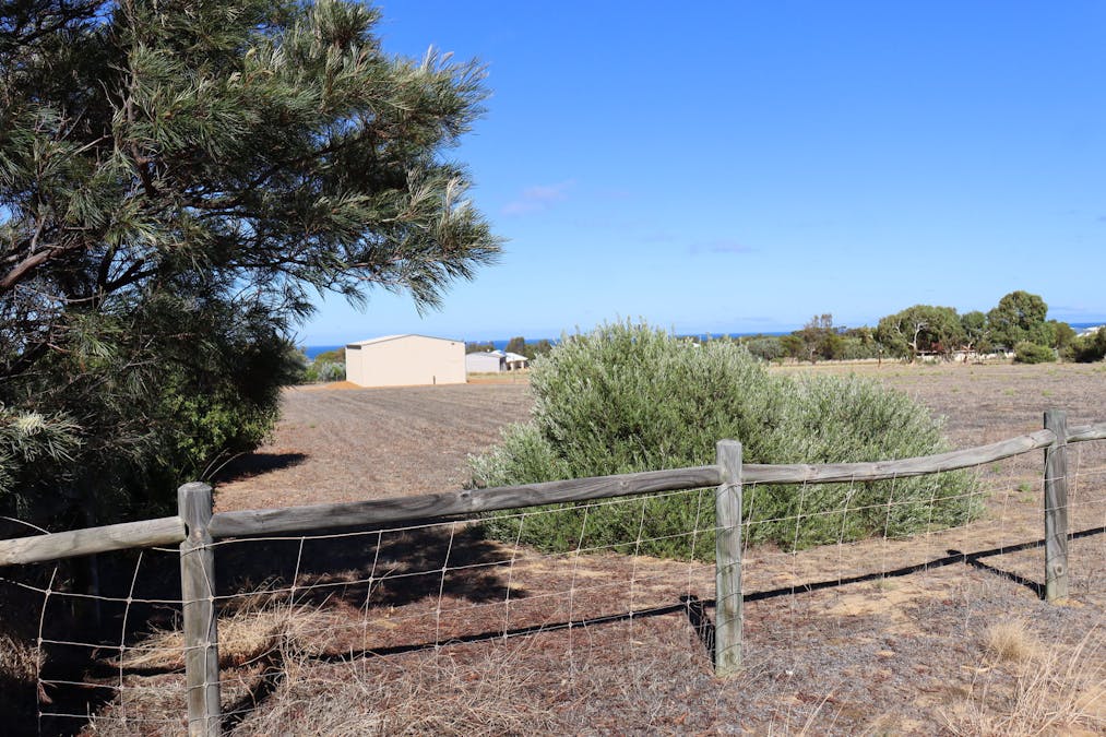 304 Eliza Shaw Drive, White Peak, WA, 6532 - Image 2