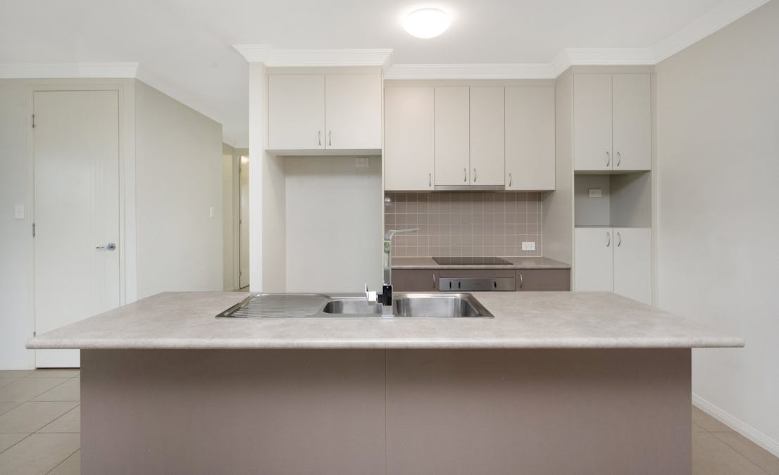 27  Summergold Street, Mount Low, QLD, 4818 - Image 3