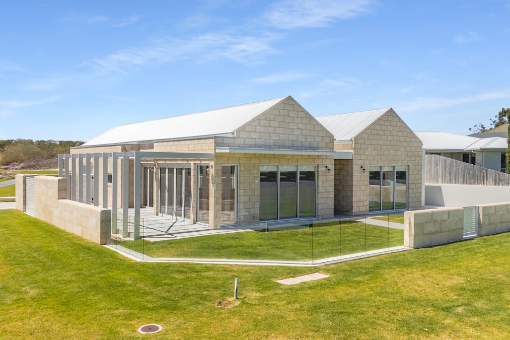 43 Davenport Street, Robe, SA, 5276 - Image 1