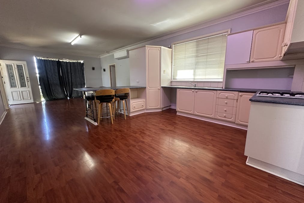 18 Braeside Road, Katanning, WA, 6317 - Image 4