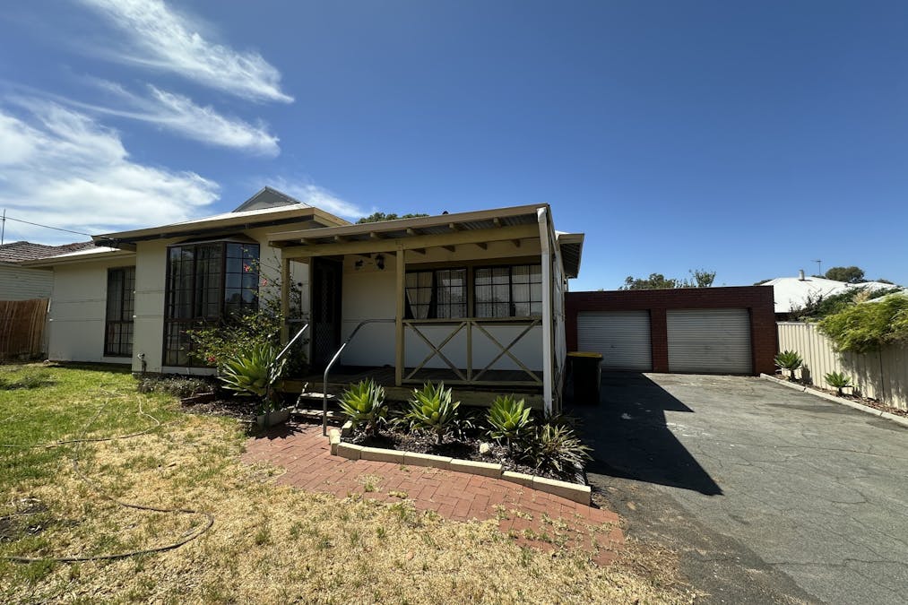 18 Braeside Road, Katanning, WA, 6317 - Image 1