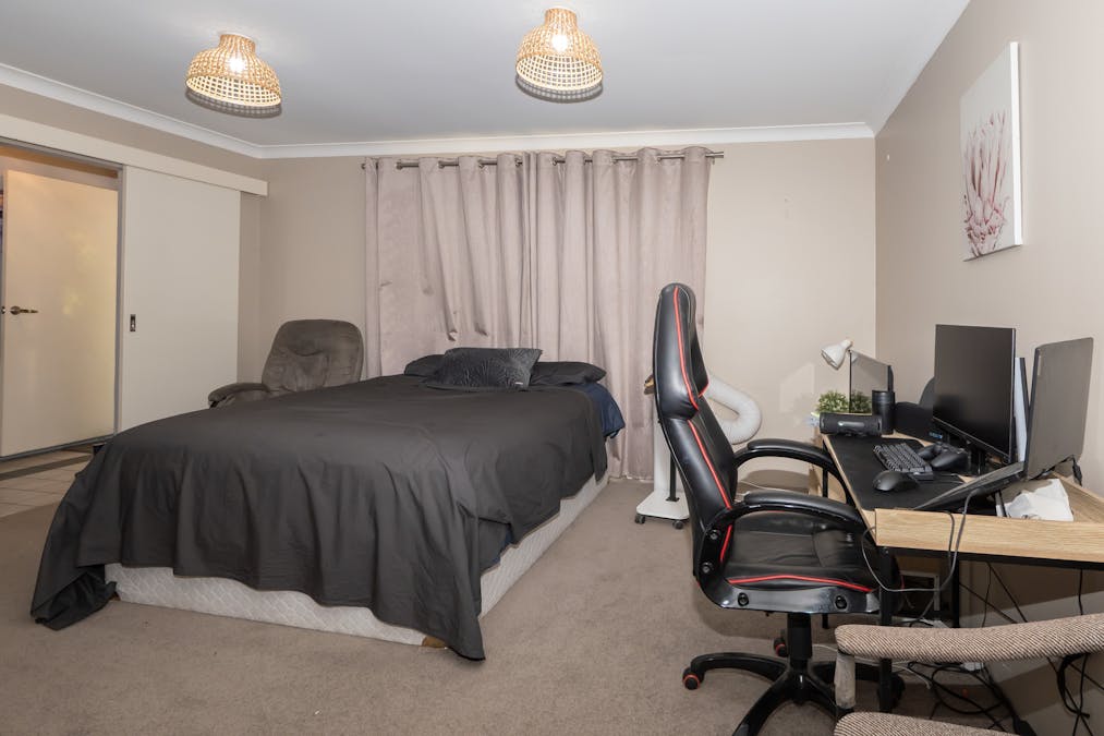 10 Hartland Way, Warnbro, WA, 6169 - Image 4