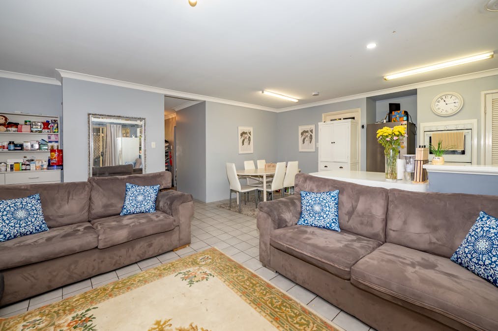 10 Hartland Way, Warnbro, WA, 6169 - Image 11