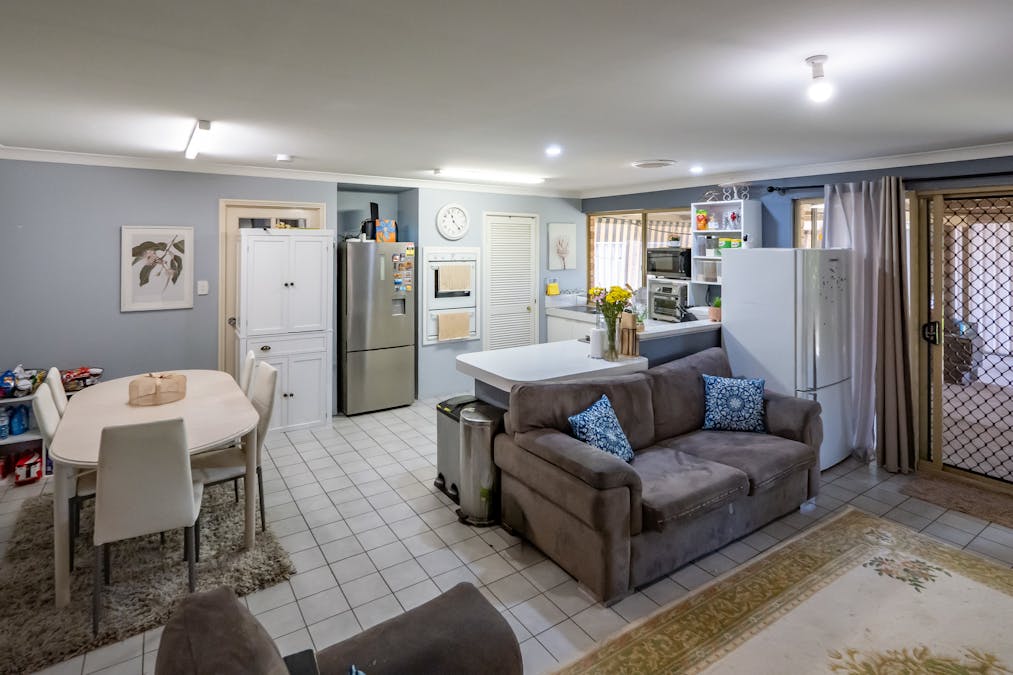 10 Hartland Way, Warnbro, WA, 6169 - Image 7