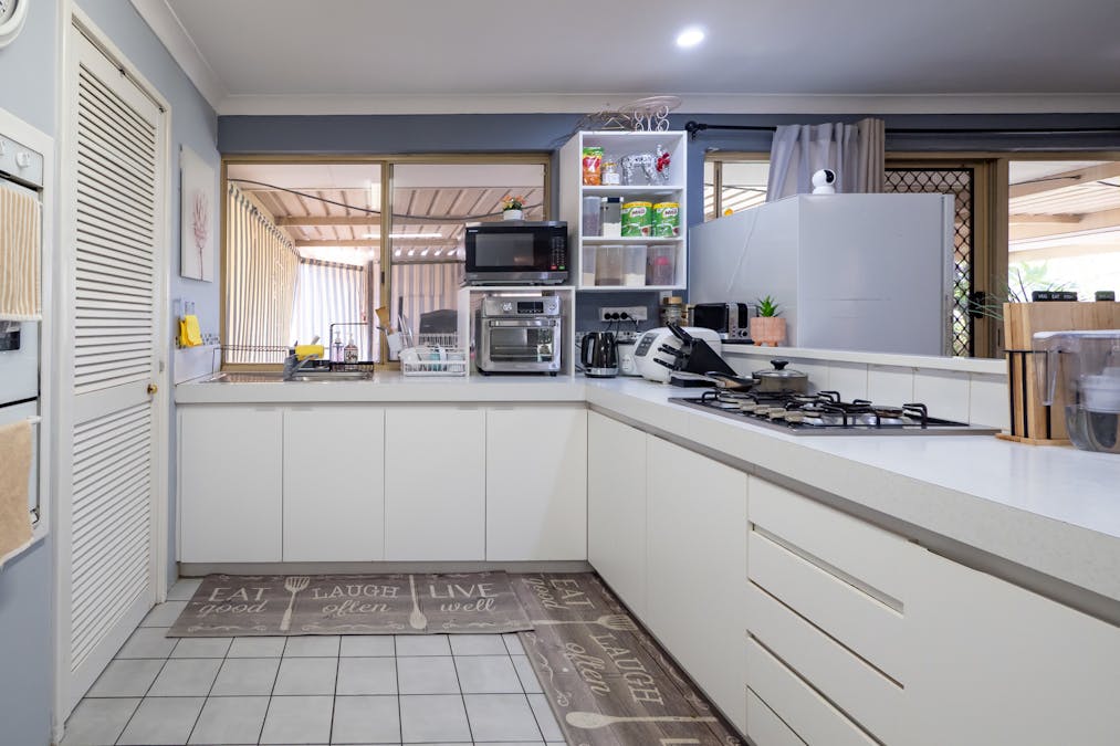 10 Hartland Way, Warnbro, WA, 6169 - Image 8