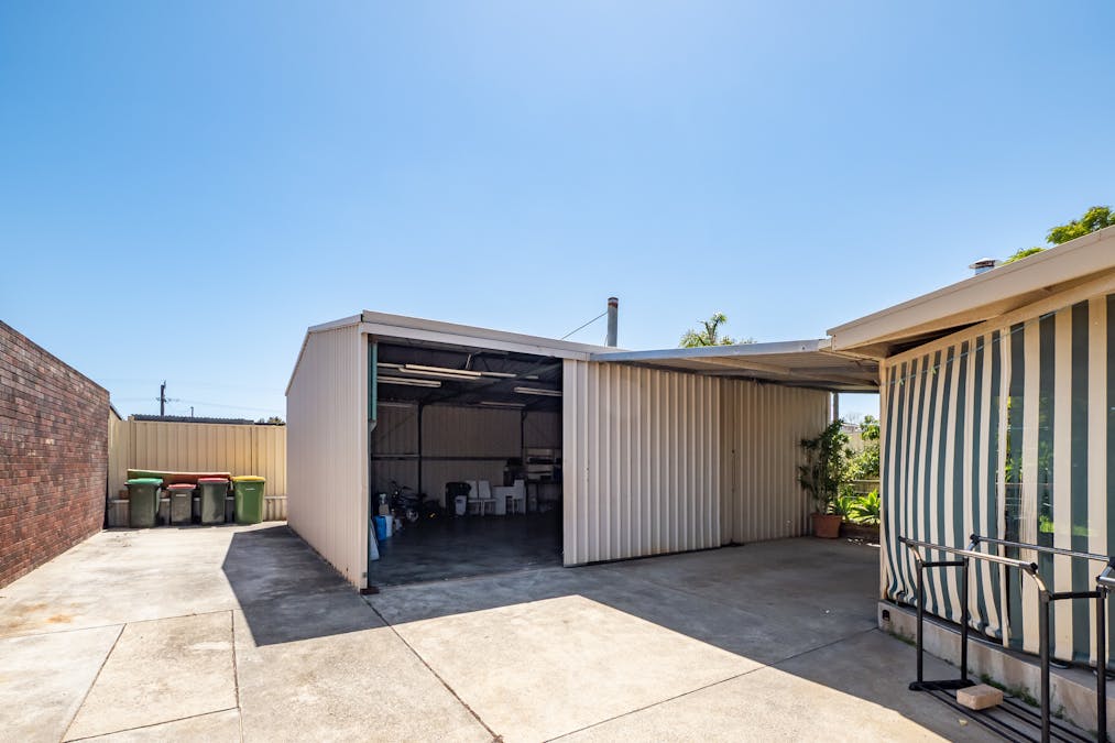 10 Hartland Way, Warnbro, WA, 6169 - Image 3