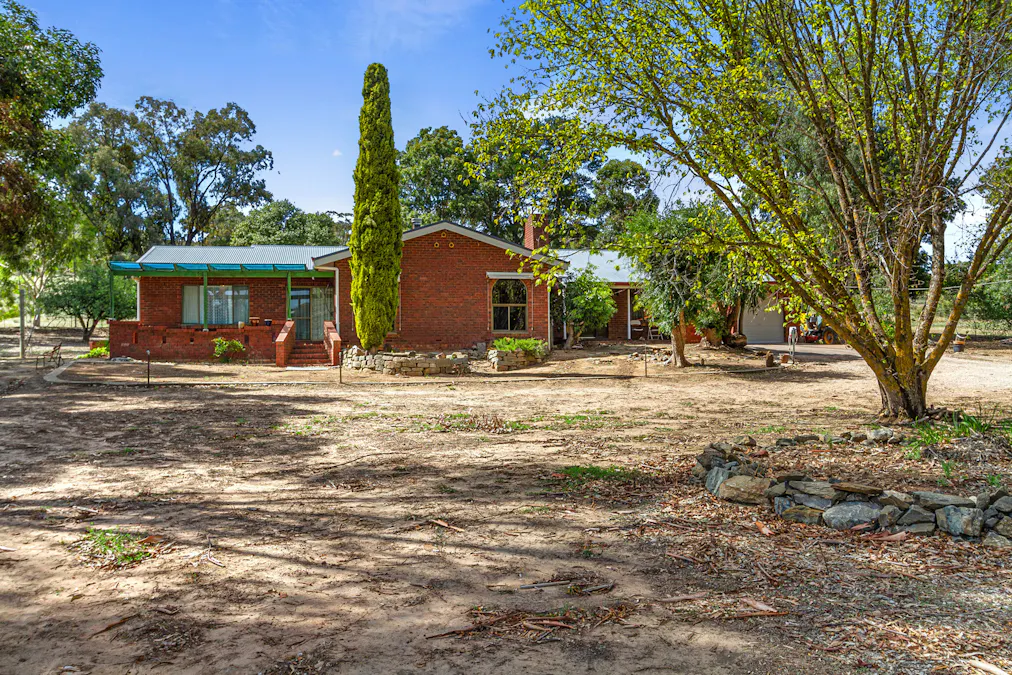 229 Neagles Rock Road, Clare, SA, 5453 - Image 16