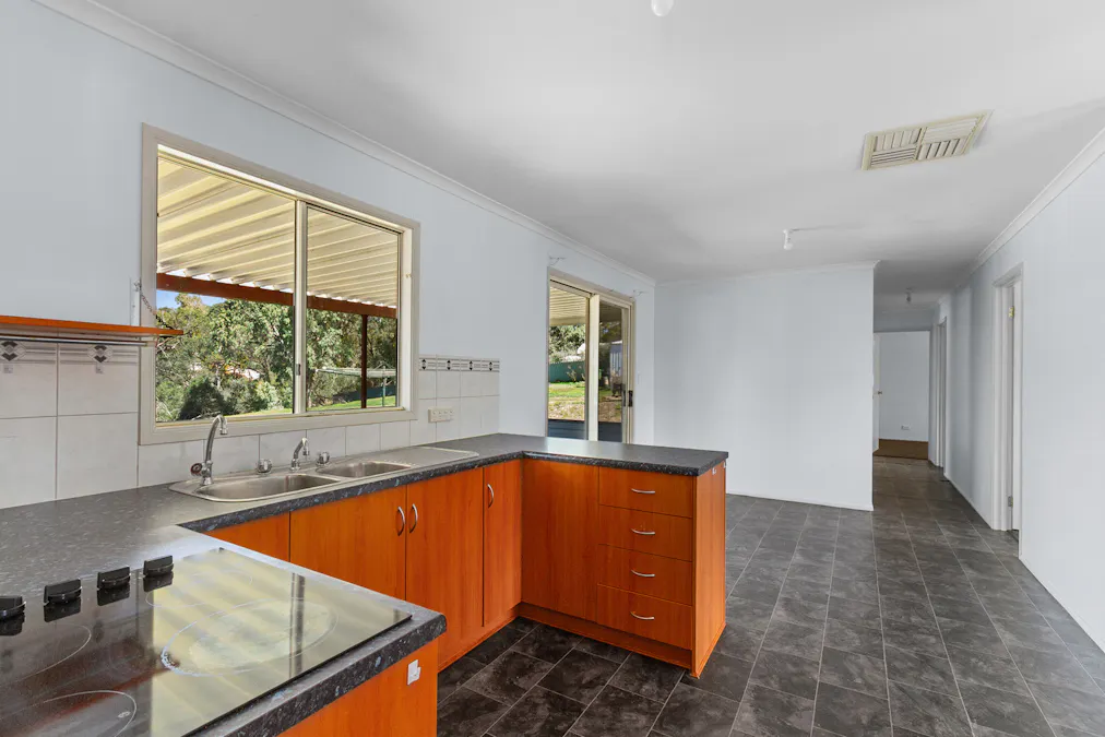 24 Kelly Street, Clare, SA, 5453 - Image 11