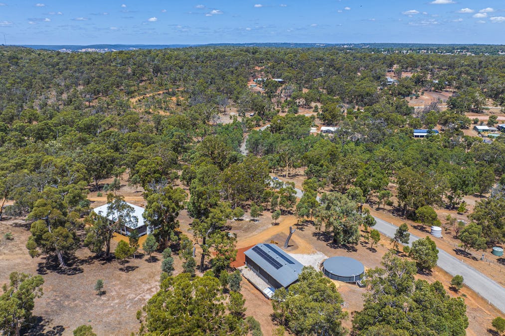 132 Wisteria Way, Chittering, WA, 6084 - Image 25